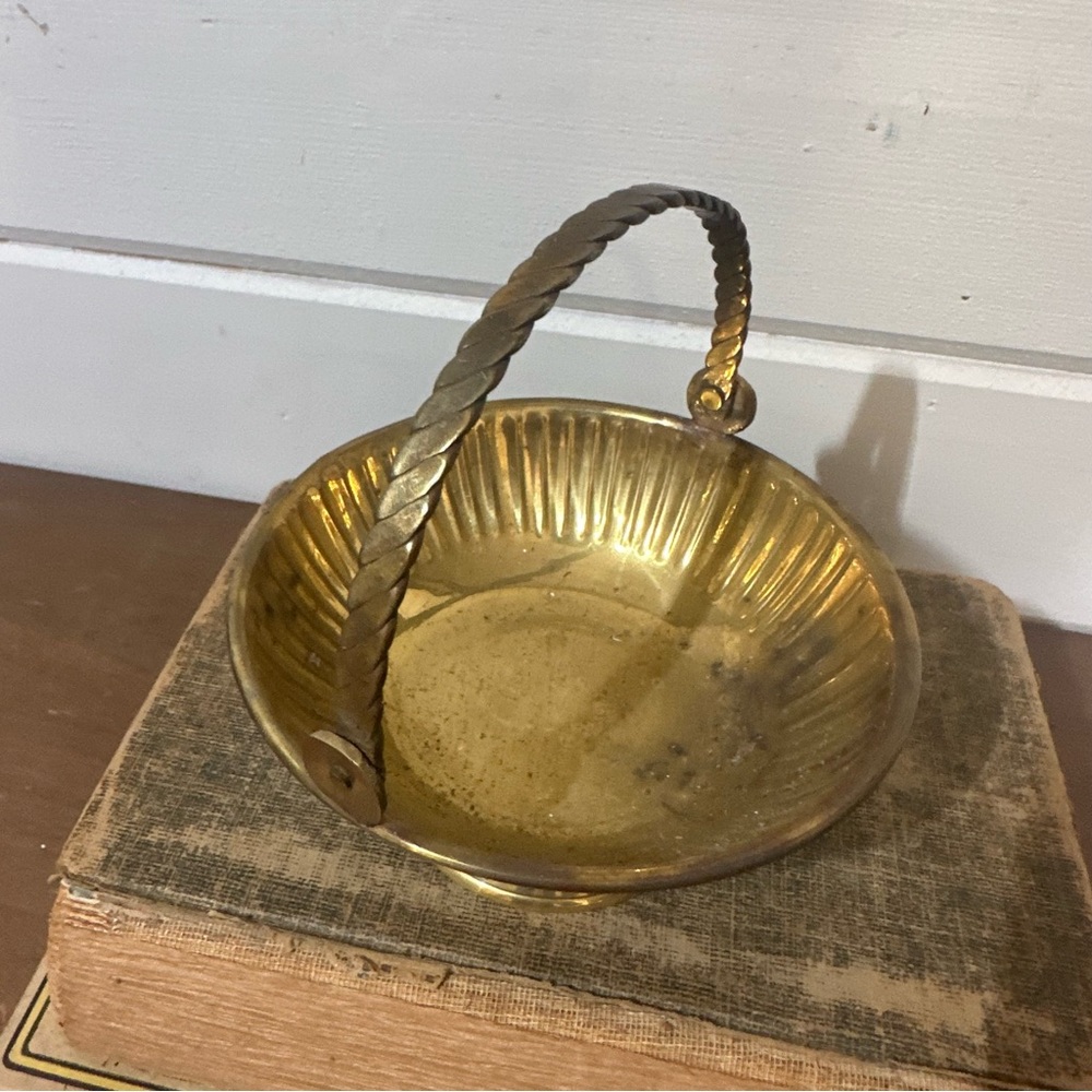 Vintage Brass Decorative Bowl Bucket with Handle - Picture 4 of 8